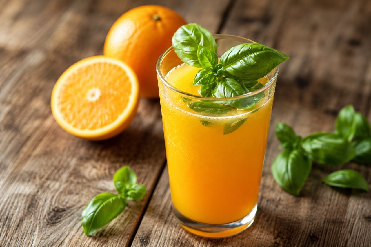Basil orange juice: two ingredients, a little more care