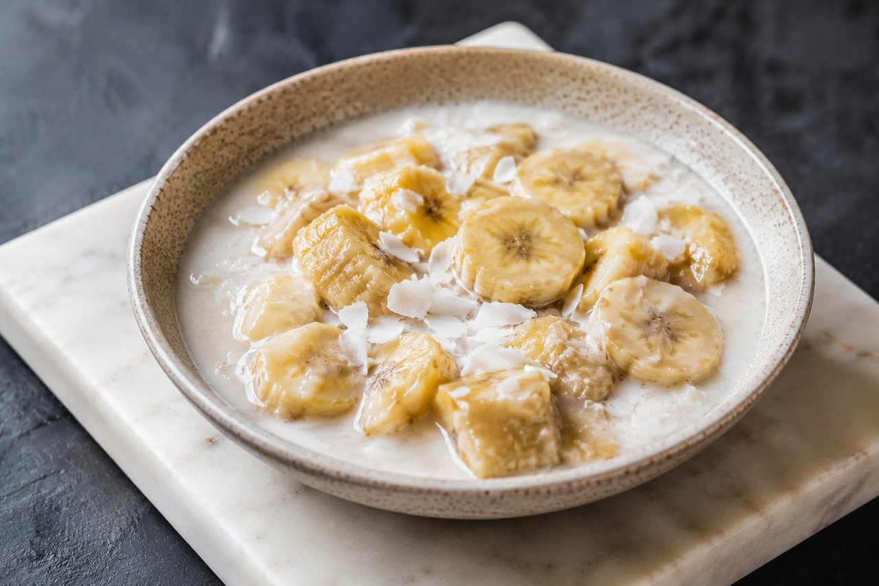 Bananas in warm coconut milk, a dairy-free dessert