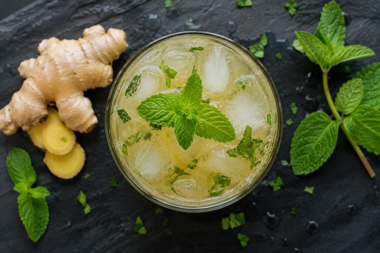 Honey ginger ale with fresh mint