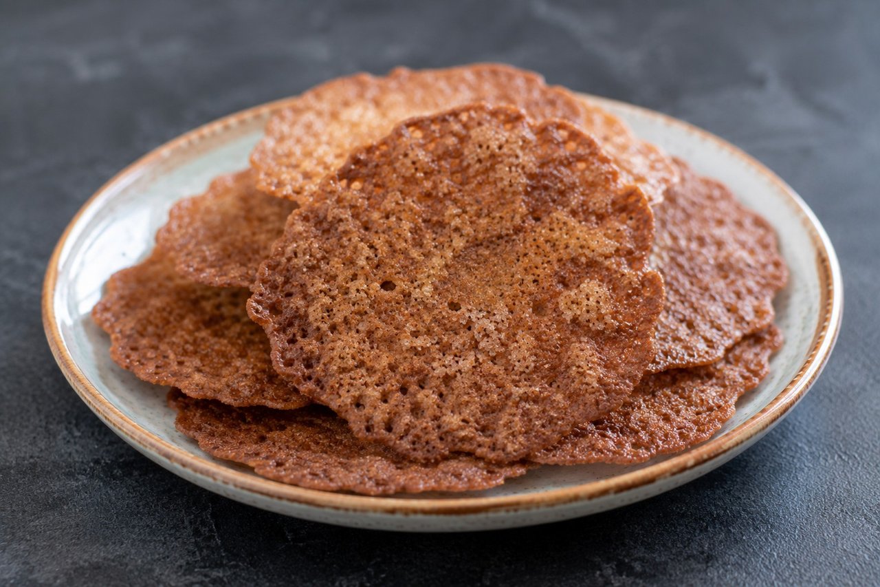 crispy cinnamon thin cookies on tigernut flour, coconut-free AIP baking